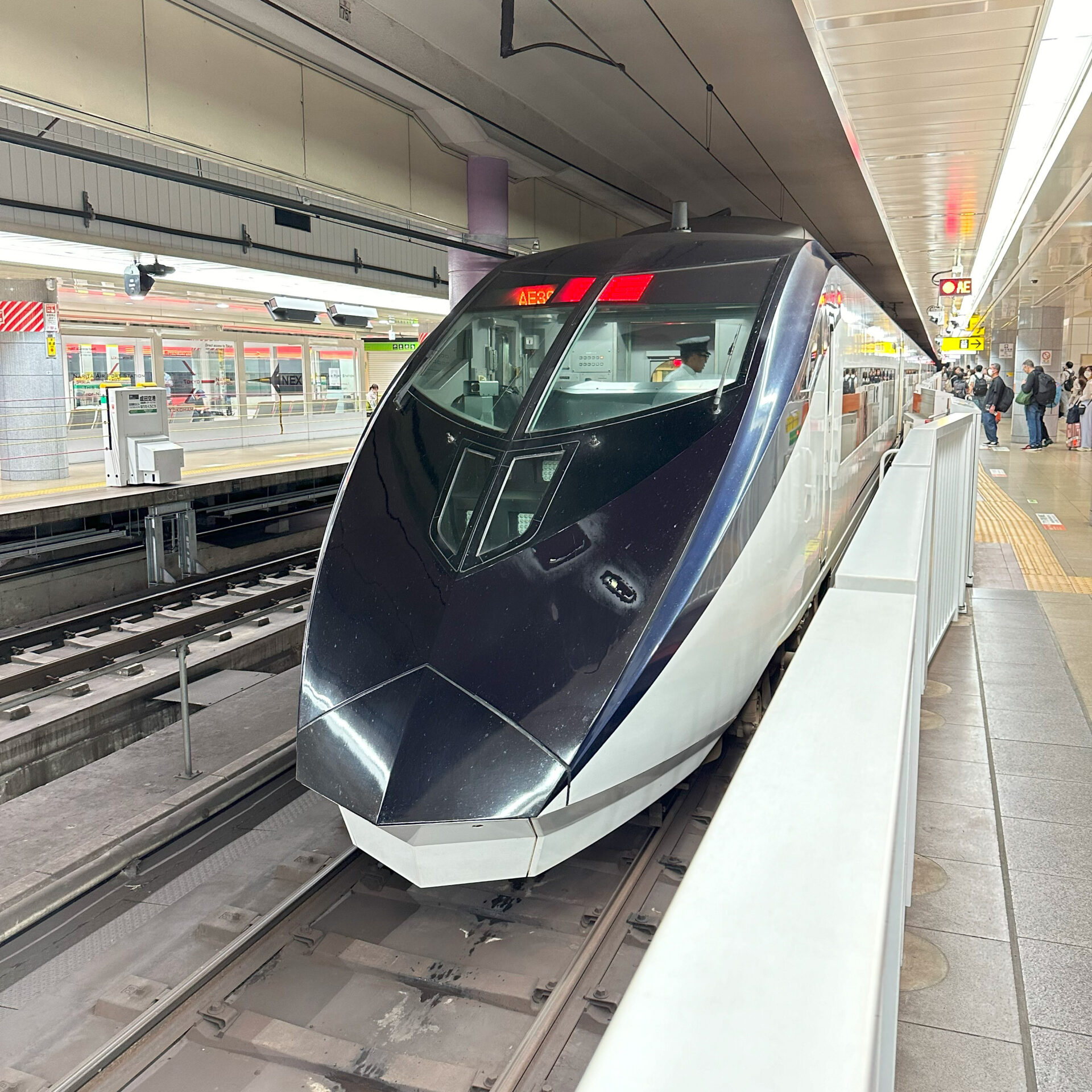 京成スカイライナー成田空港駅にて