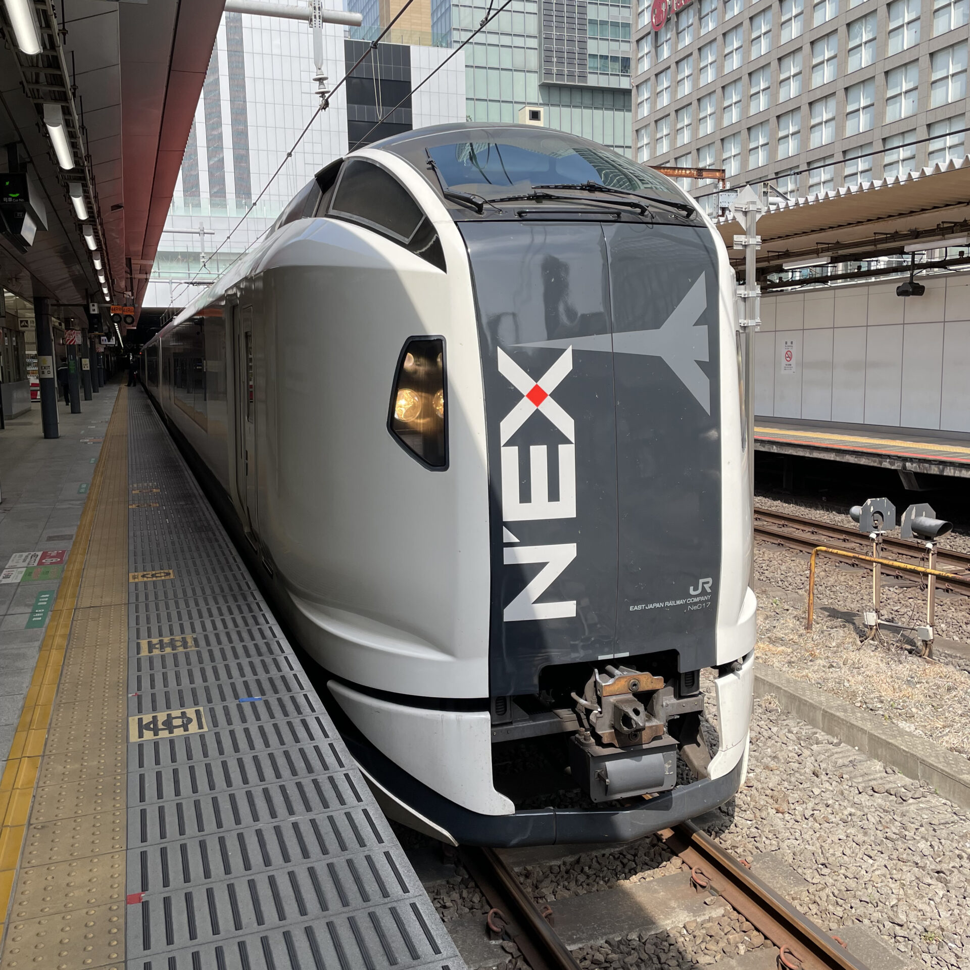 成田エクスプレス新宿駅にて