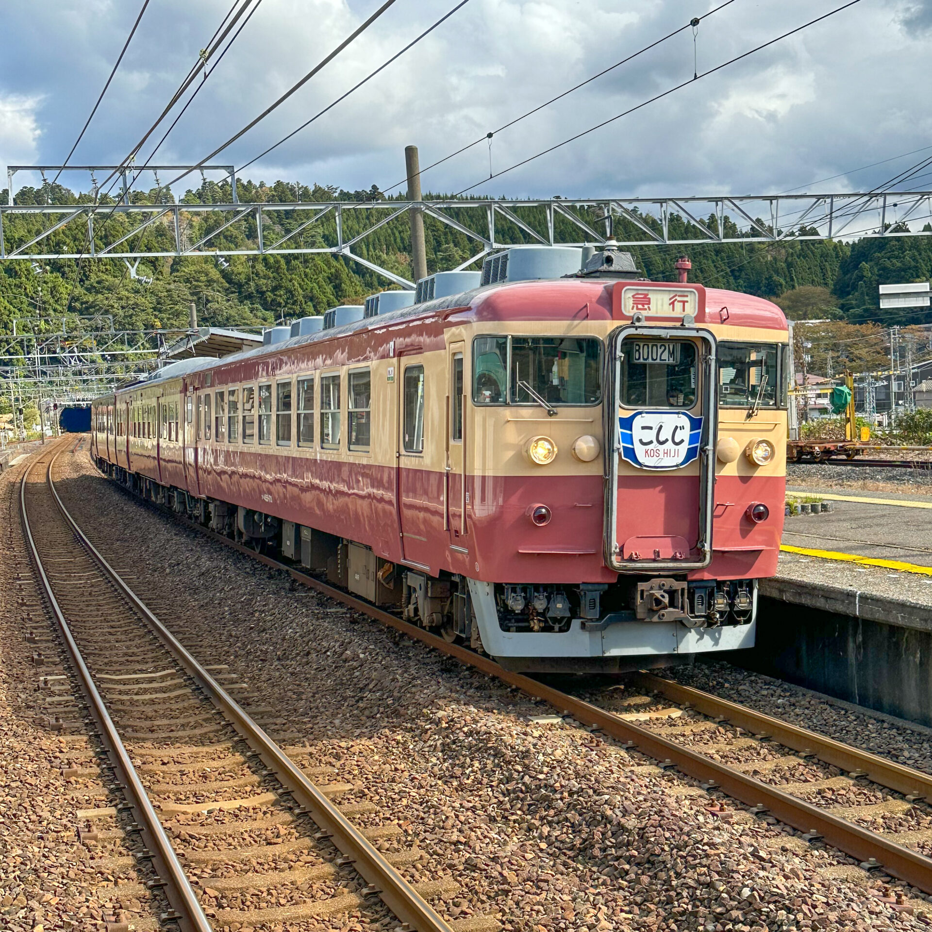 えちごトキめき鉄道国鉄形観光急行能生駅にて