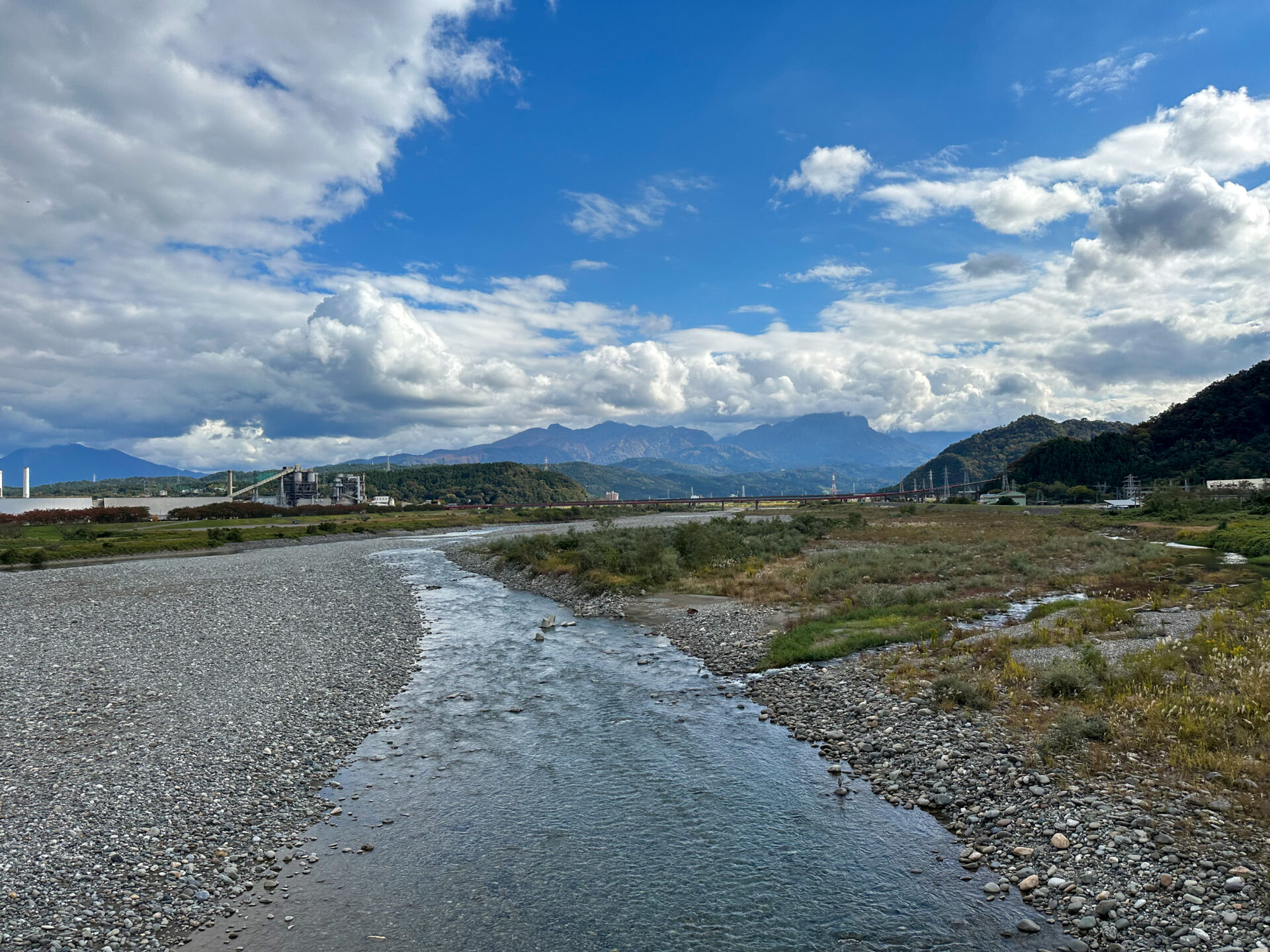 糸魚川駅－青海駅間を流れる姫川