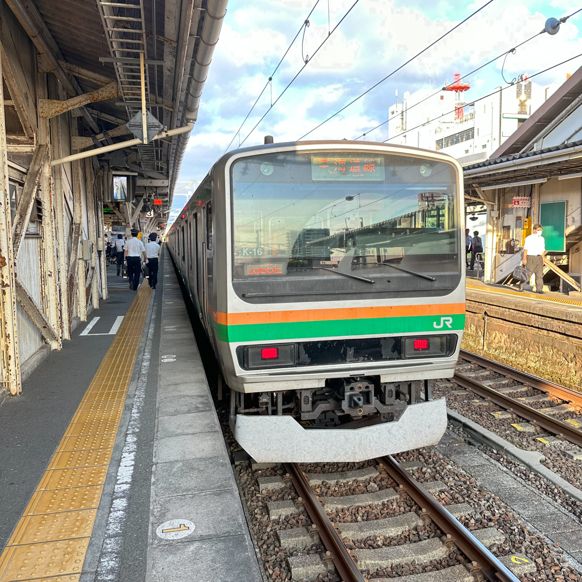 上野東京ライン普通列車沼津駅にて