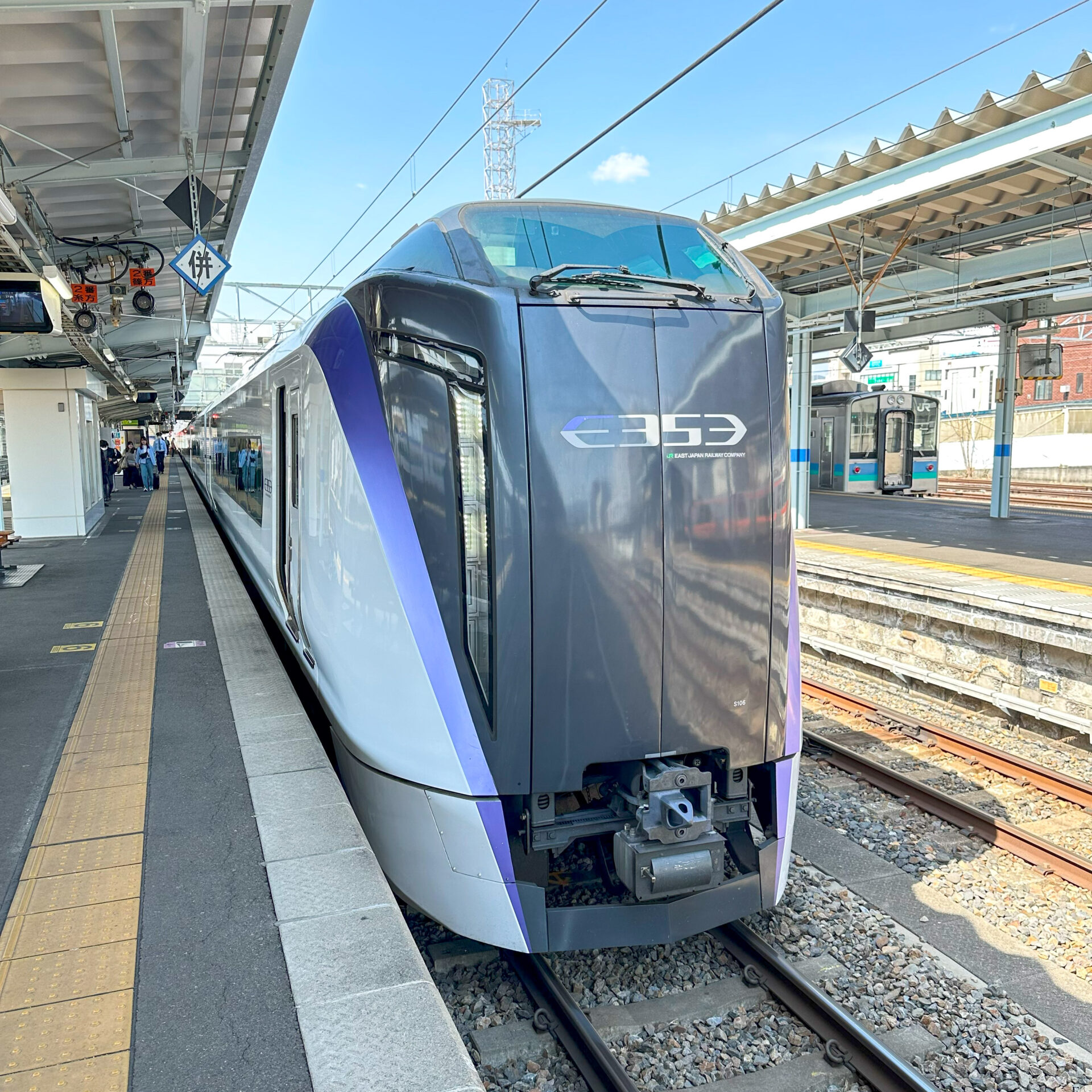 E353系電車松本駅にて