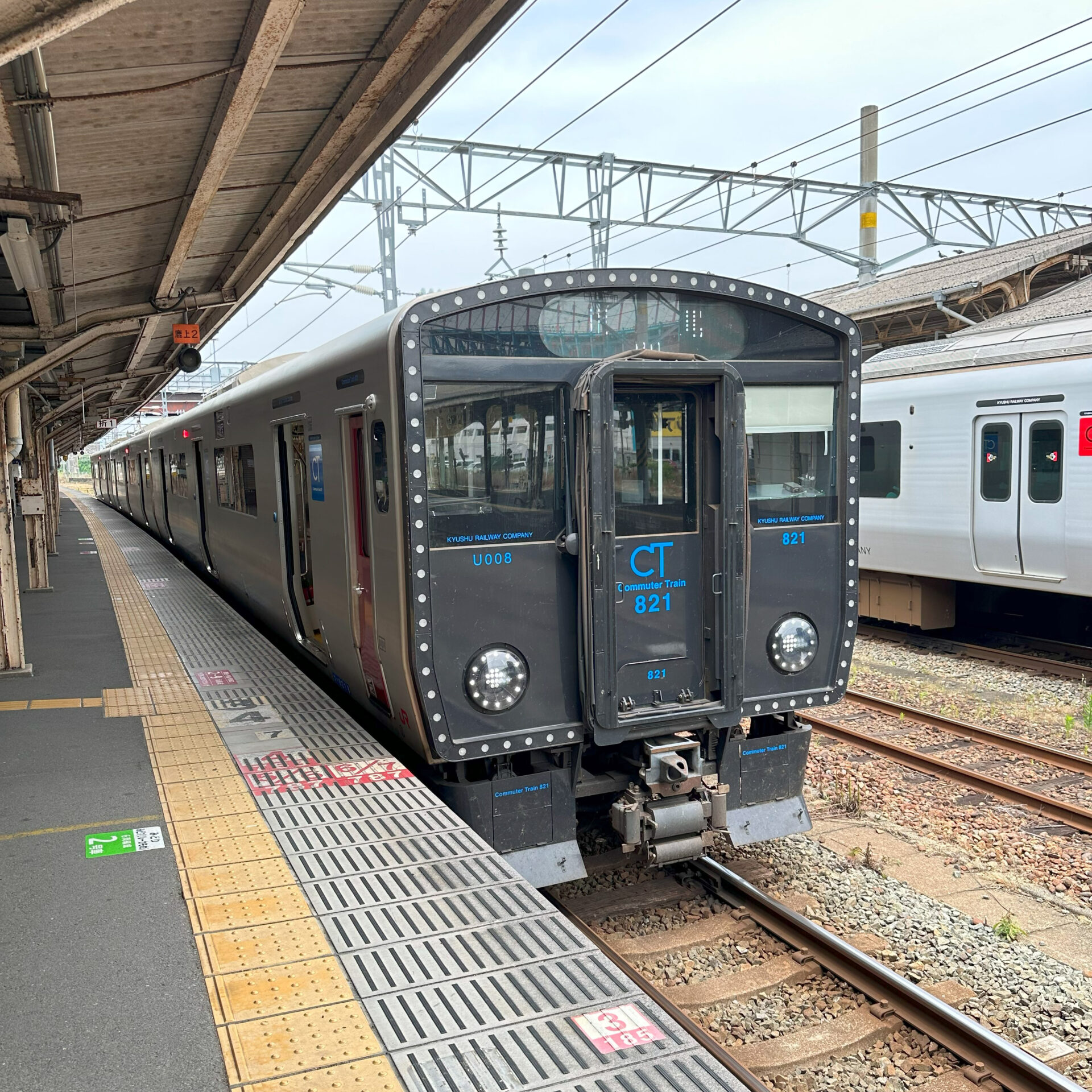 JR九州821系電車鳥栖駅にて