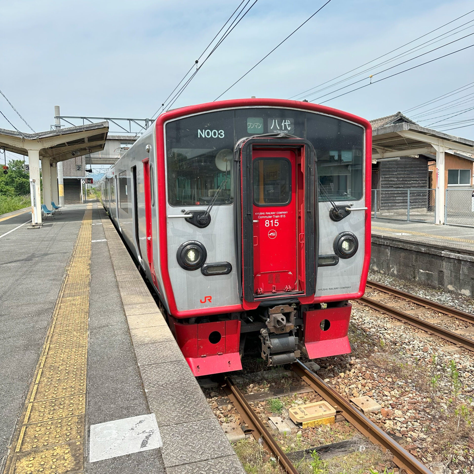 JR九州815系電車銀水駅にて