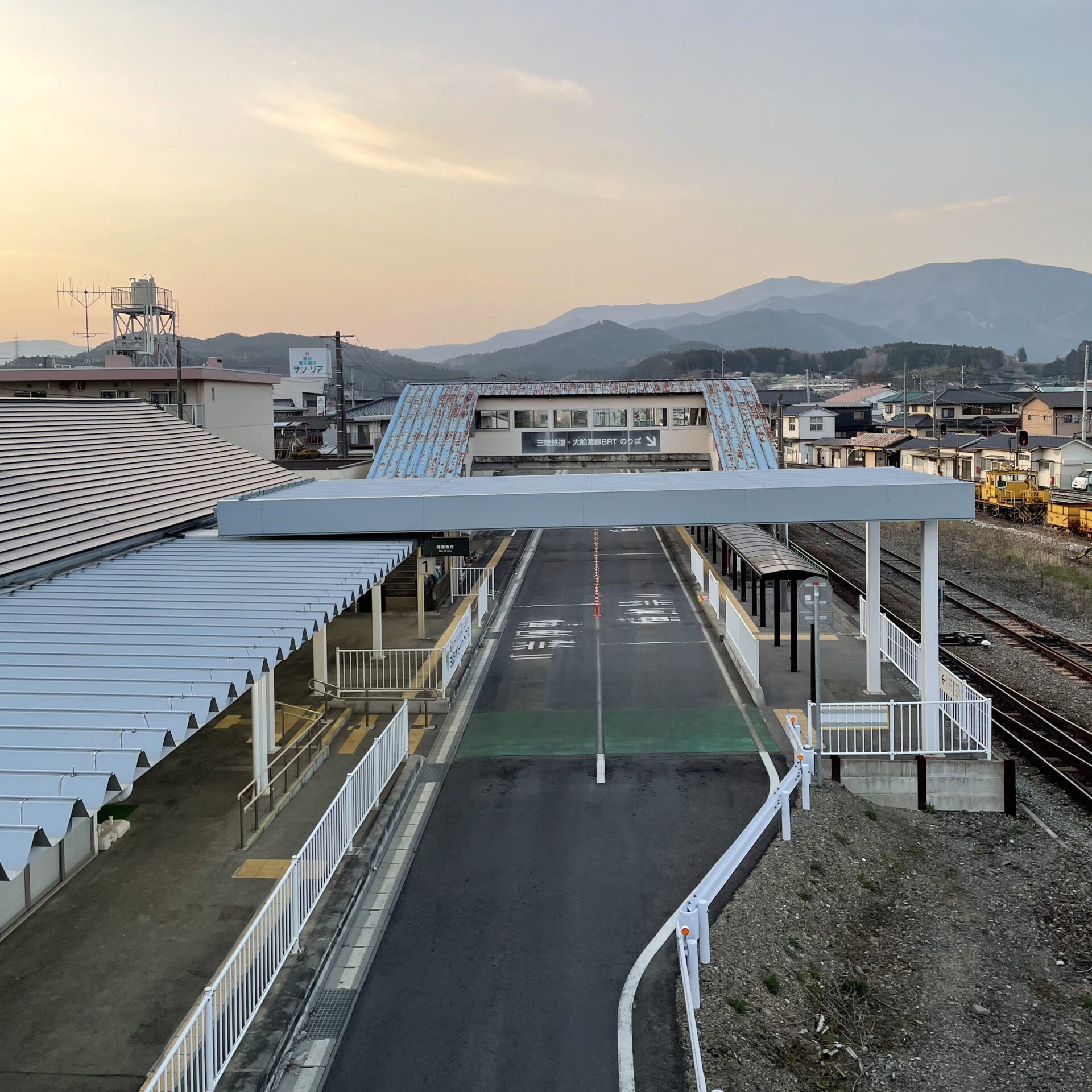 盛駅構内