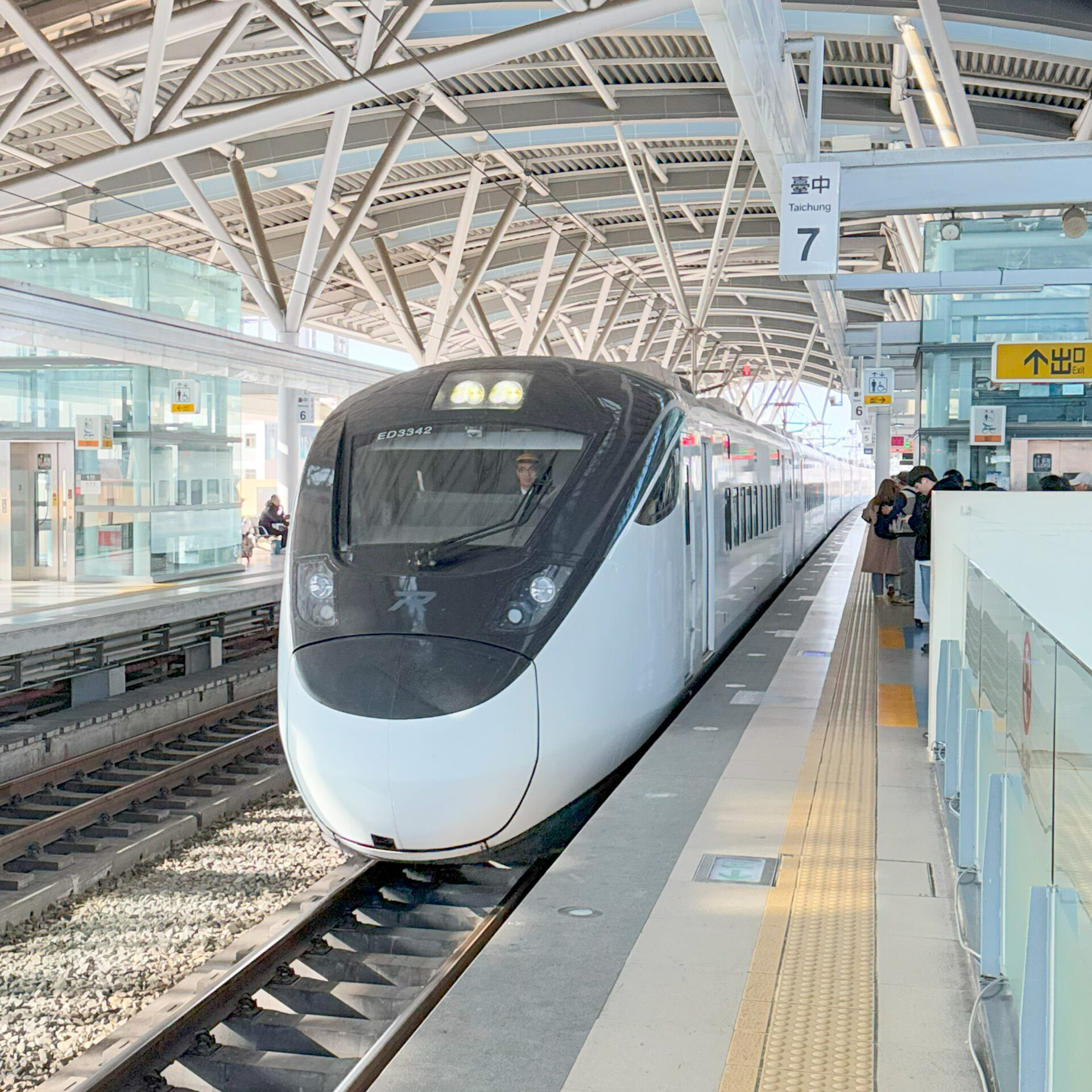 台鐵新自強号台中駅にて