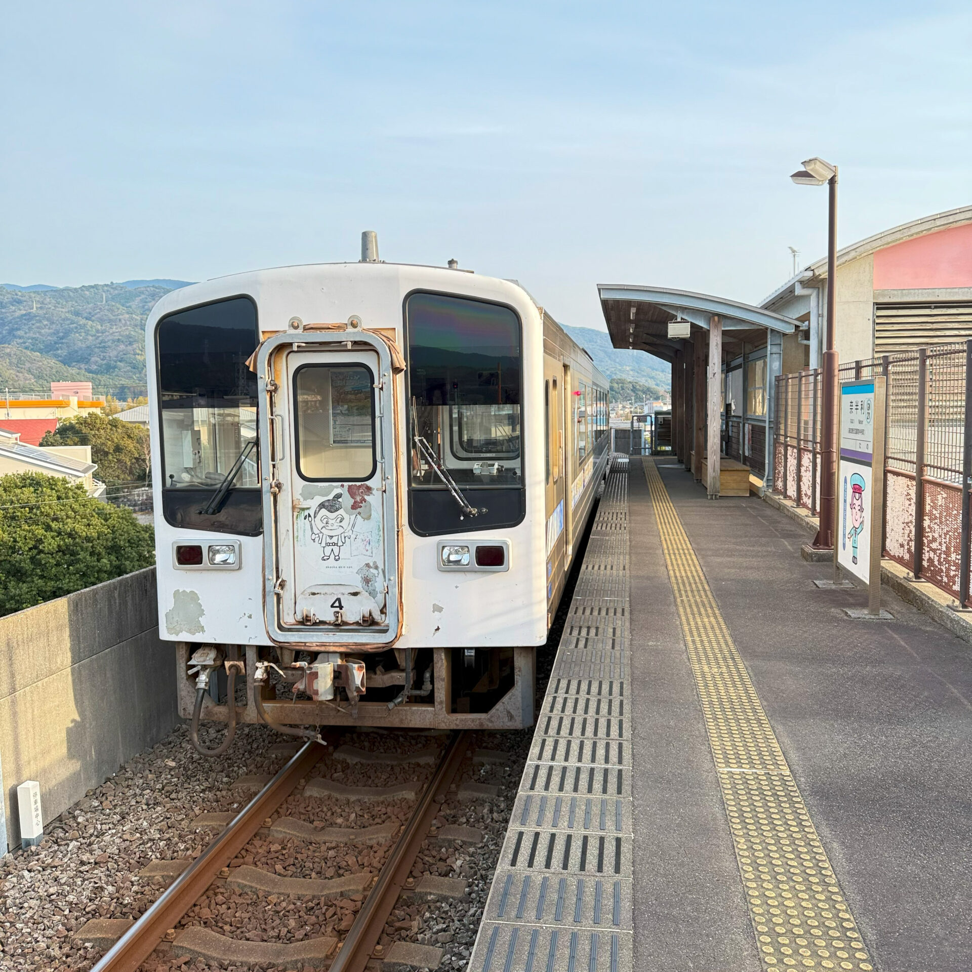 土佐くろしお鉄道普通列車奈半利駅にて