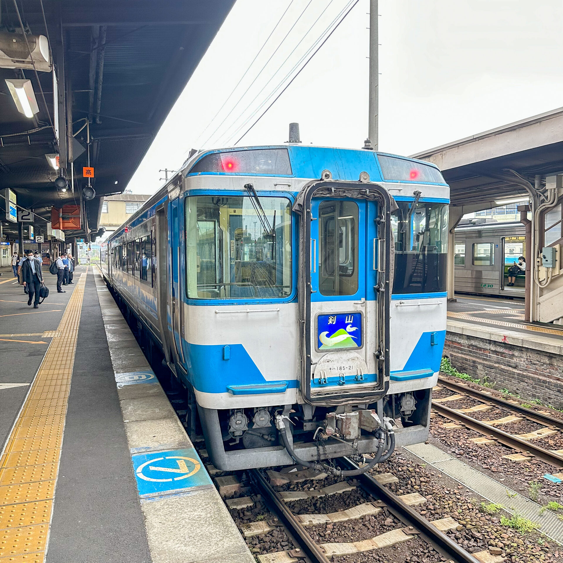 特急剣山号徳島駅にて