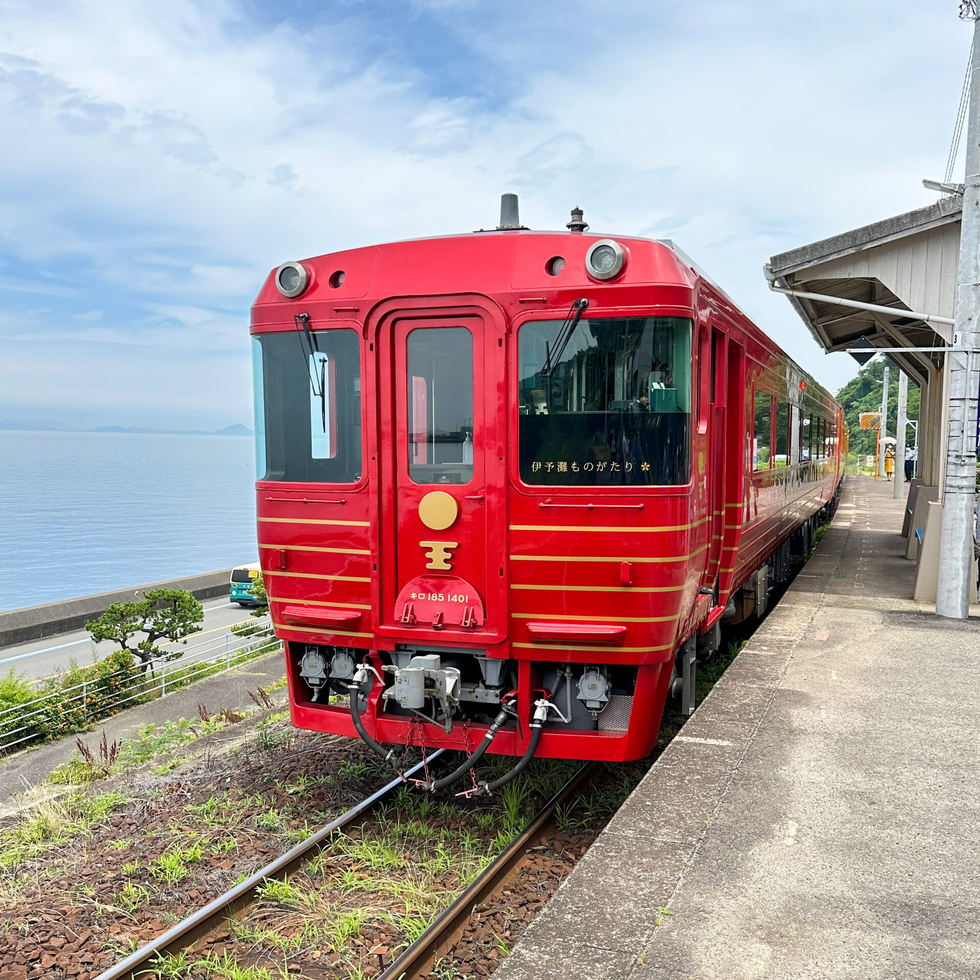 伊予灘ものがたり下灘駅にて